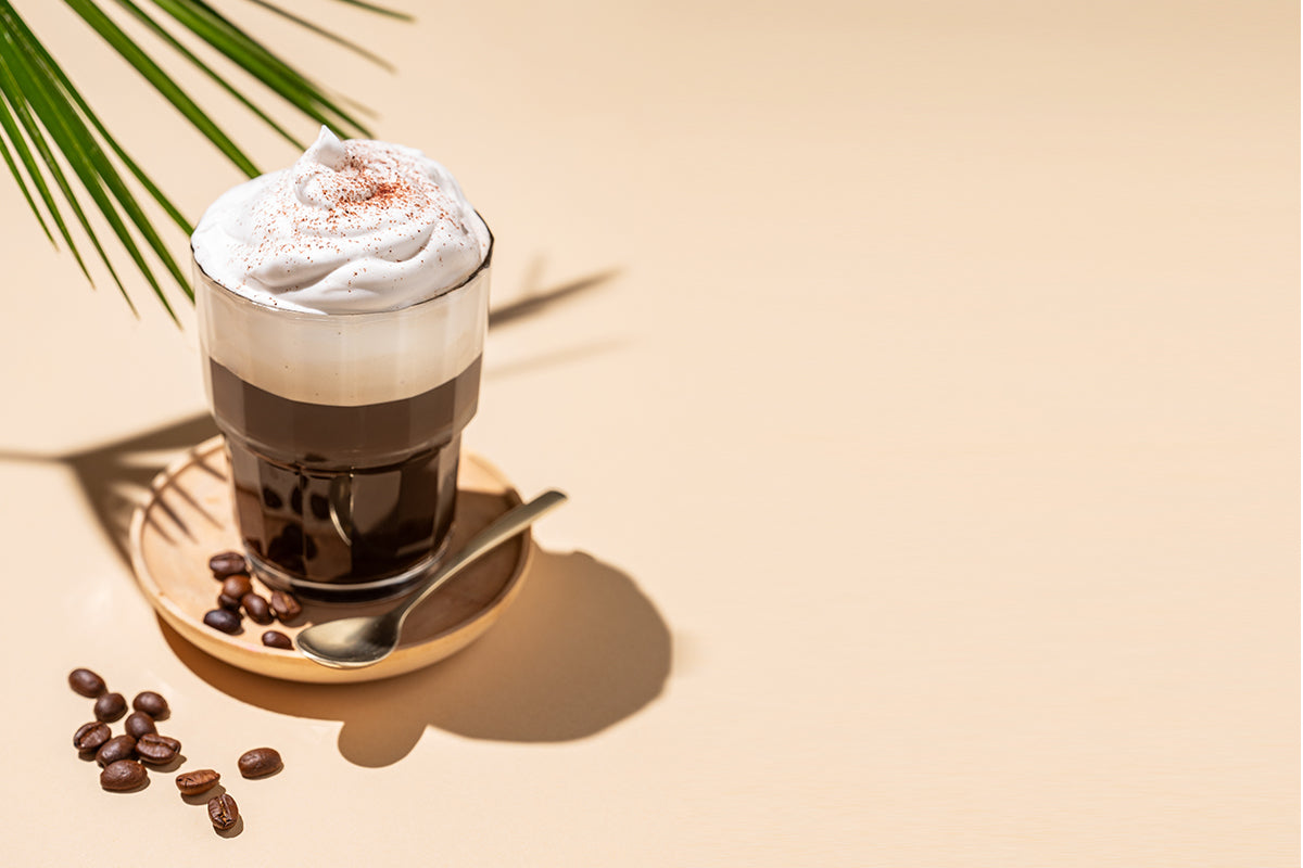 Single origin Jamaican Blue Mountain coffee beans in a kraft package, paired with a gift-ready brewing kit – the perfect purist coffee experience and a thoughtful Father’s Day gift for 2026.